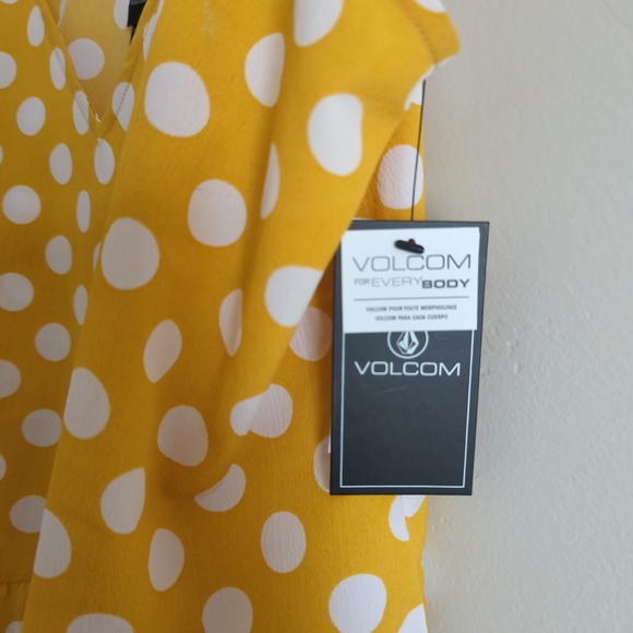 🆕🌿VOLCOM CAMI TOP🌿 - Picture 4 of 5